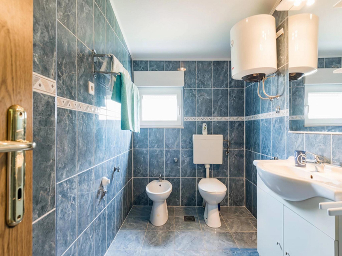 Bathroom, Apartment in Kastel near the Sea, Kaštela