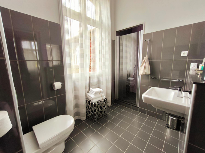 Bathroom 4, Hotel Chateau de Didonne, Charente-Maritime