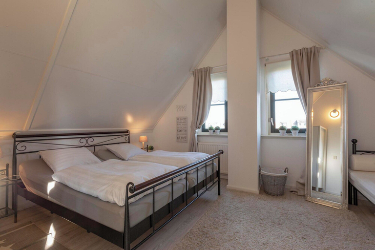 Room 5, Villa in Callantsoog Near Beach & Sea, Zijpe