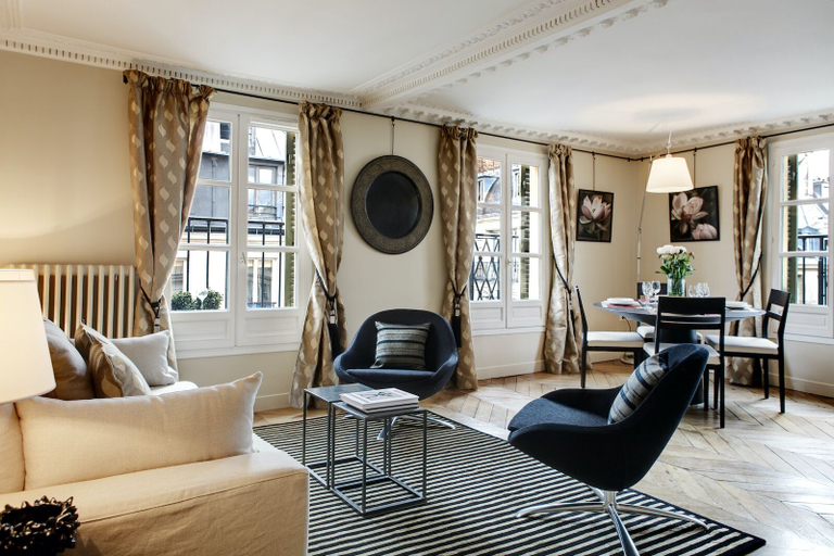 Others 5, Paris Louvre Elegant residence, Paris