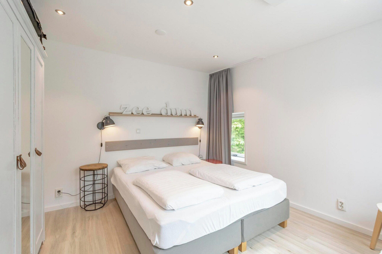 Room 2, Duinland 146 for 4 Guests With Garden, Zijpe