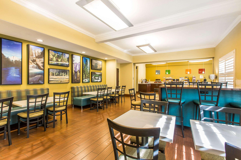 Food & Drinks 4, Comfort Suites Fresno, Fresno