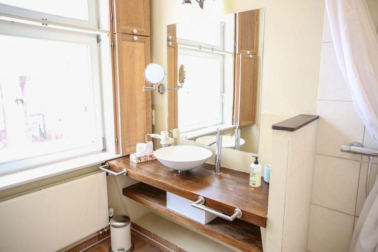 Bathroom 2, Altstadthotel Twardokus, Aurich