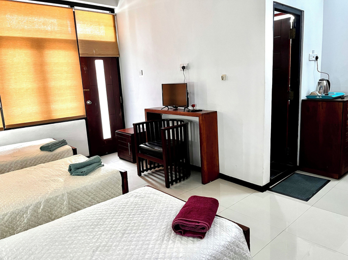 Bedroom 2, Subhas Hotel, Jaffna