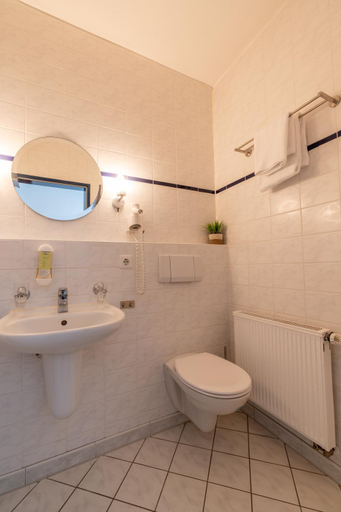 Bathroom 2, Landhotel Elkemann, Borken