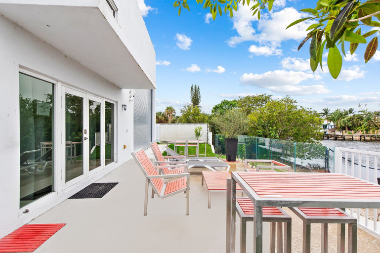 Others 4, Unique Retreat - Unit C: Charming 2nd-floor Escape, Broward