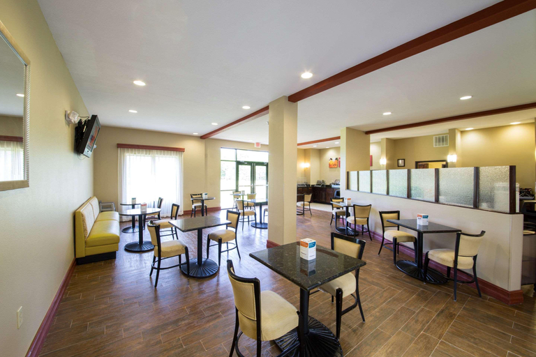 Food & Drinks 5, Comfort Suites Airport South, Montgomery