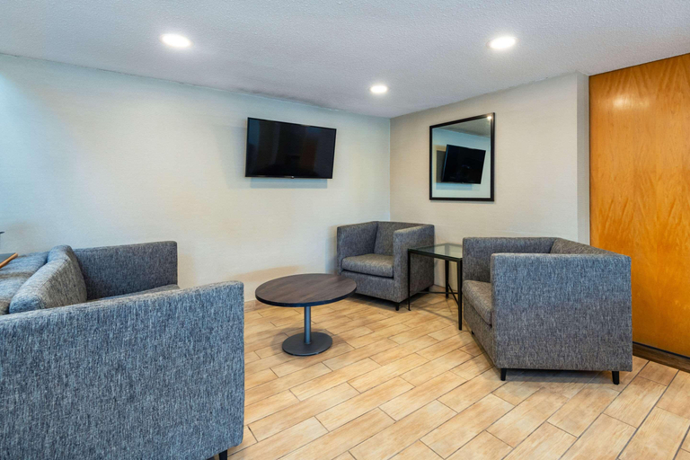 Public Area 2, Comfort Inn Hwy 401 - Kingston, Frontenac