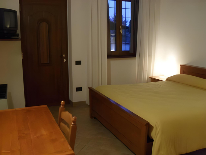 Bedroom 2, Ristorante Albergo Da Maurizio, Cuneo