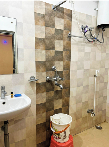 Bathroom 3, Hotel Abinash Deoghar, Deoghar