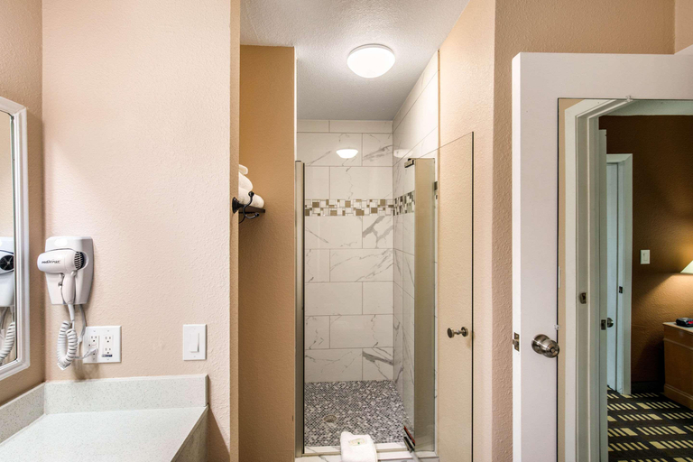 Bathroom 4, Quality Inn & Suites Plano East - Richardson, Collin