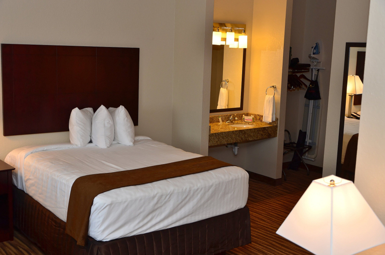 Bedroom 3, Cobblestone Inn & Suites - Clarion, Wright