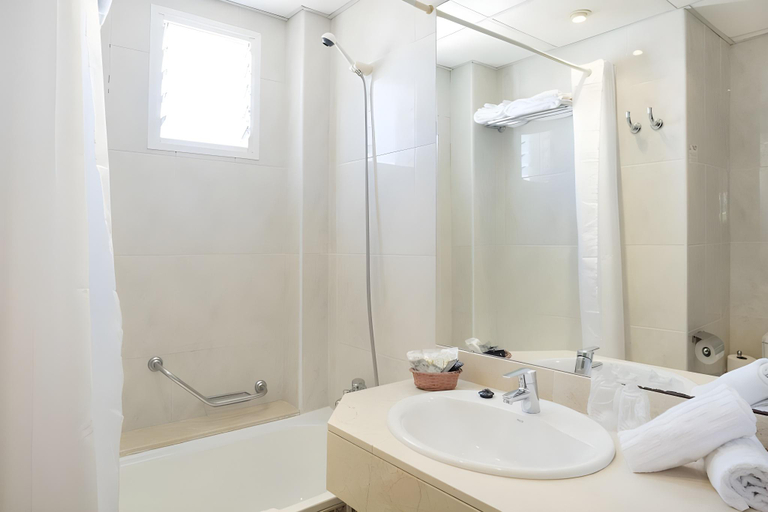 Bathroom 4, HSM Reina del Mar, Baleares