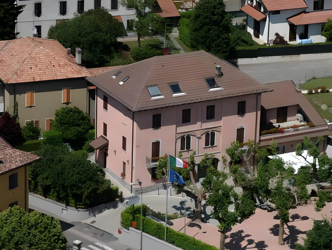 Exterior view 2, Albergo Michieletto, Como