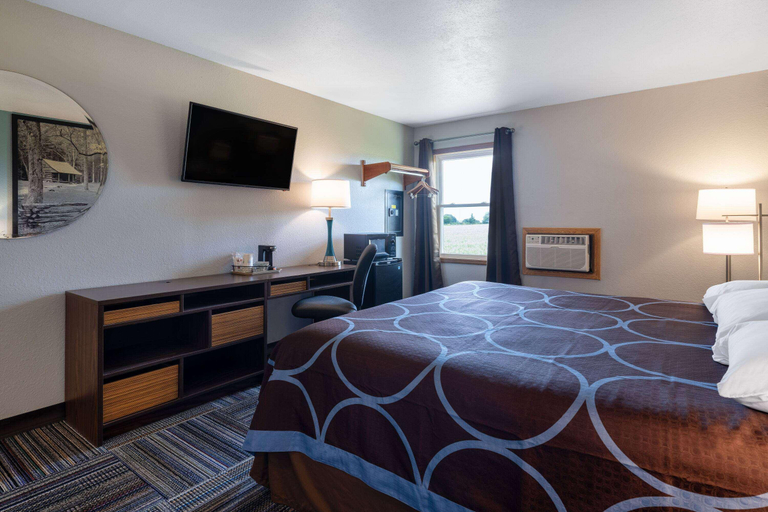 Bedroom 3, Super 8 by Wyndham Mattoon, Coles