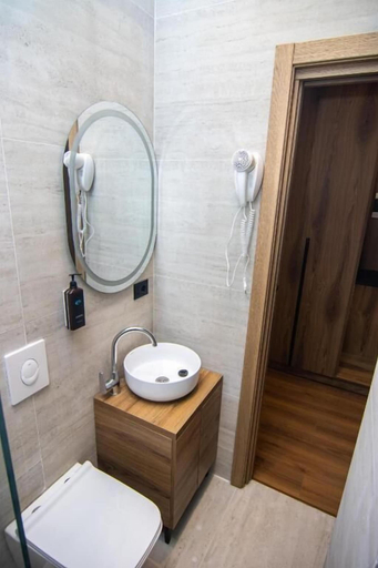 Bathroom 4, BB The Garden, Durrësit