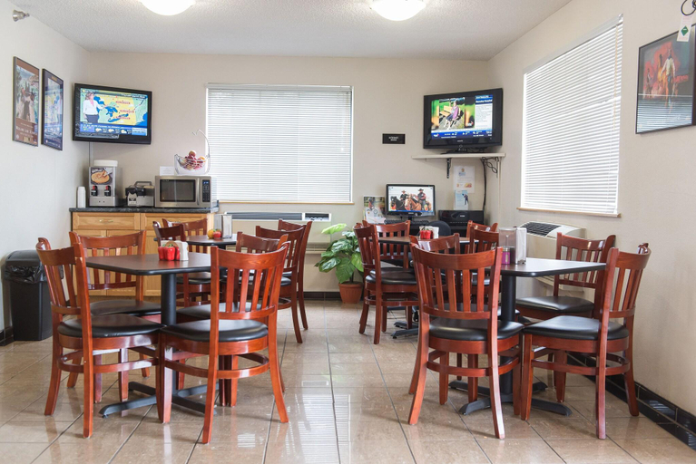 Food & Drinks 5, Super 8 by Wyndham Williams Lake, Cariboo