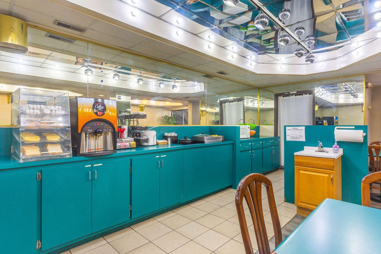 Food & Drinks 5, Econo Lodge & Suites Clarksville, Montgomery