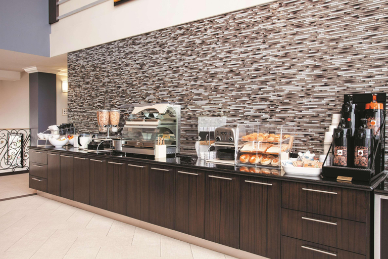 Food & Drinks, La Quinta Inn & Suites by Wyndham Dublin - Pleasan, Alameda