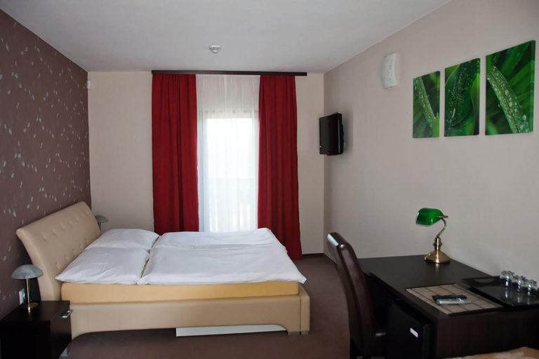 Others 2, 3galeria, Nové Zámky