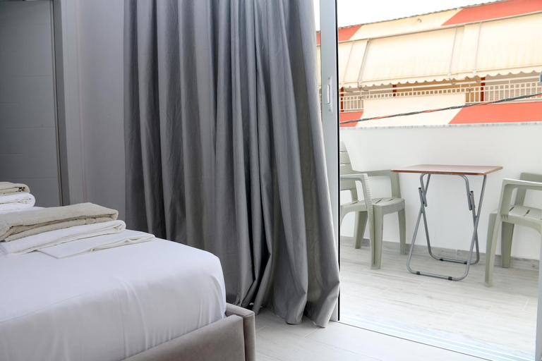 Bedroom 2, Vila Jovani - Modern Studios with Free Parking, Quiet Area,8 min Walk to Beach, Sarandës