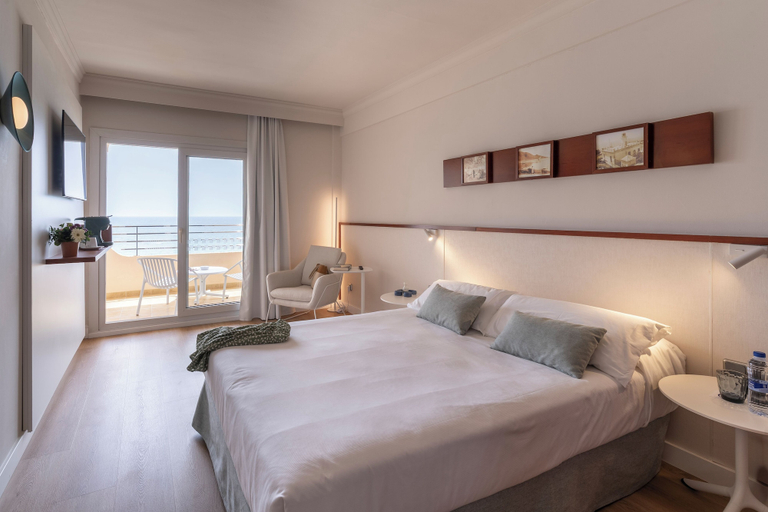 Bedroom 3, Prestige Victoria Hotel, Girona