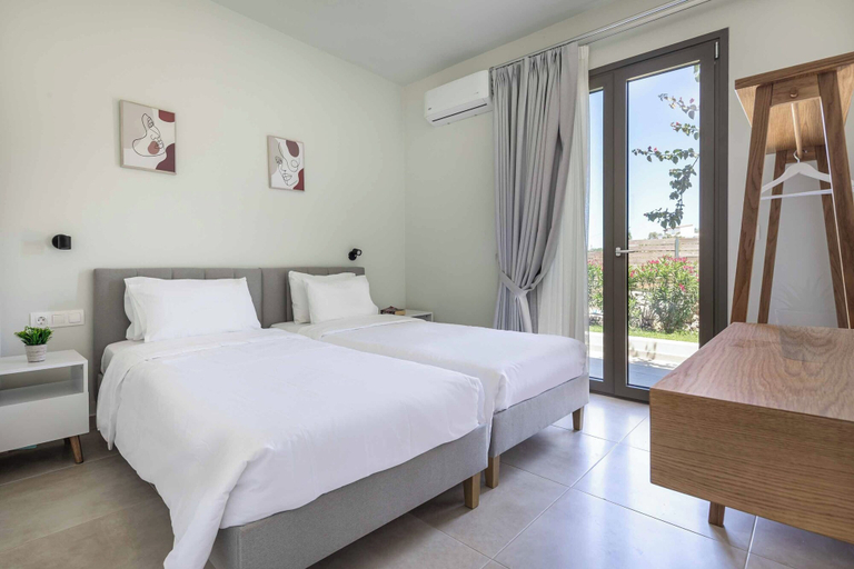 Others 5, Villa Kampos Ena, Crete