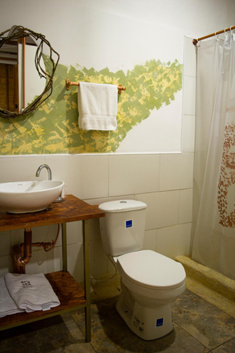 Bathroom 4, Refugio del Jaguar, Medellín