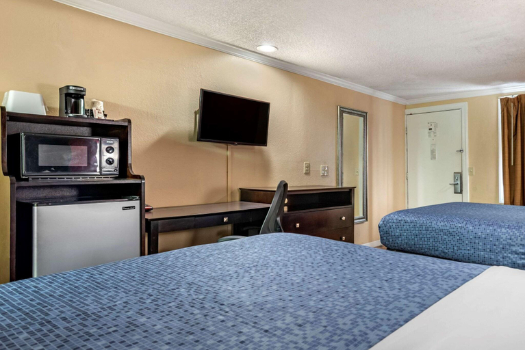 Bedroom 4, Econo Lodge Oxford, Calhoun