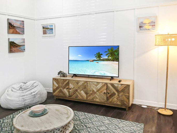Others 4, Urangan Family Friendly home w views, wifi, wine🥂, Hervey Bay - Pt A
