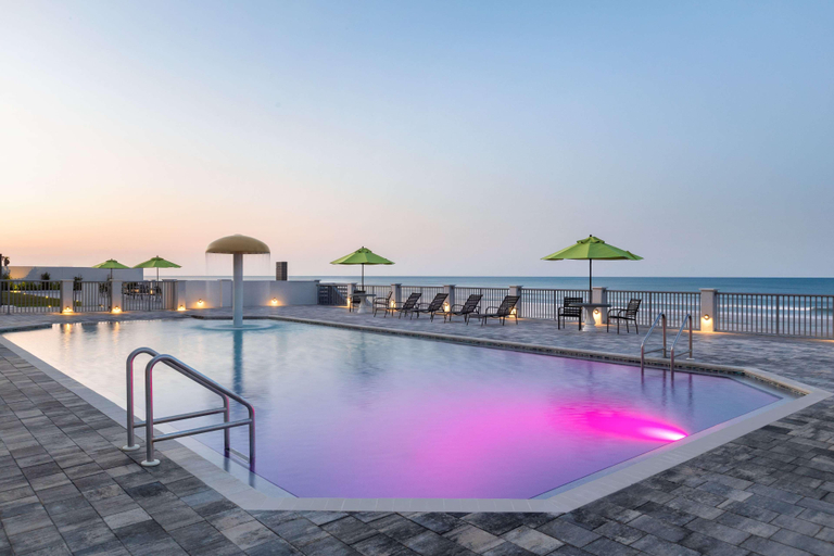 Sport & Beauty 5, La Quinta Inn & Suites Daytona Beach - Oceanfront, Volusia