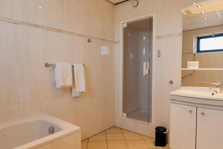 Bathroom 5, De Vlijt Texel Luxury 2-guest Suite, Texel