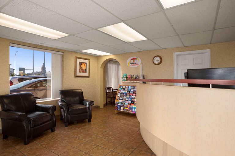 Public Area 2, Super 8 by Wyndham Austin Downtown/Capitol Area, Travis
