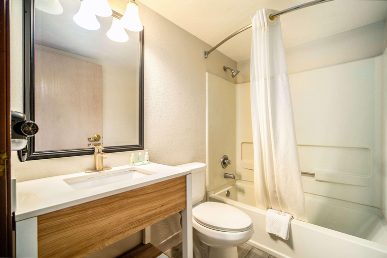 Bathroom 4, Baymont By Wyndham Chandler I-10, Maricopa