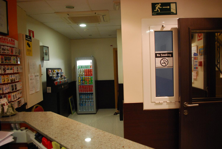 Food & Drinks 5, Hostal Las Flores Ramblas, Barcelona