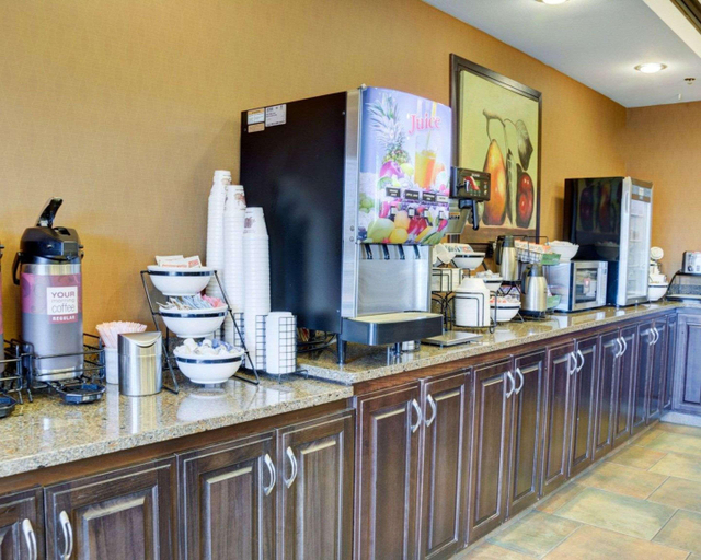 Food & Drinks 5, Comfort Inn & Suites Russellville I-40, Pope