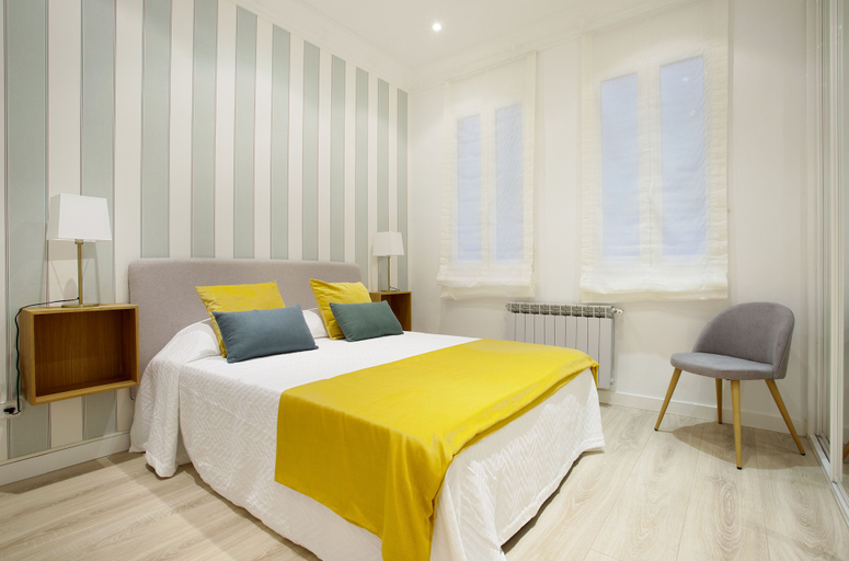 Room 3, Big Apartment 2 Bedrooms & 2 Bathrooms. Chamberí, Madrid