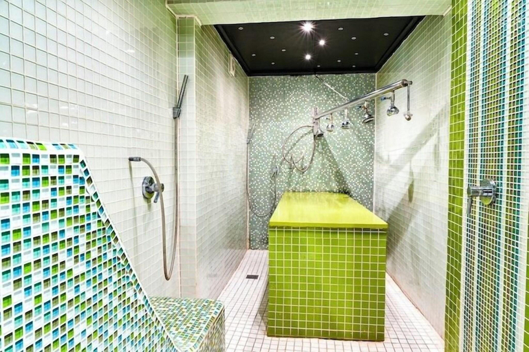 Bathroom, Woodall Country House, Cacadu