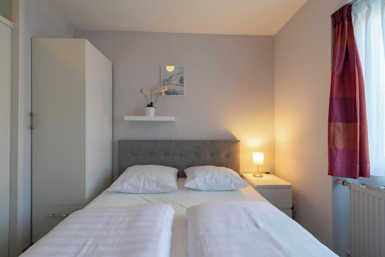 Bedroom 3, Apartment in Callantsoog Near the Beach, Zijpe