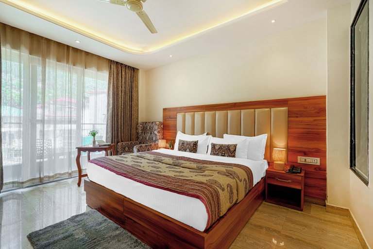 Bedroom 3, Hotel Classic Hills, Kangra