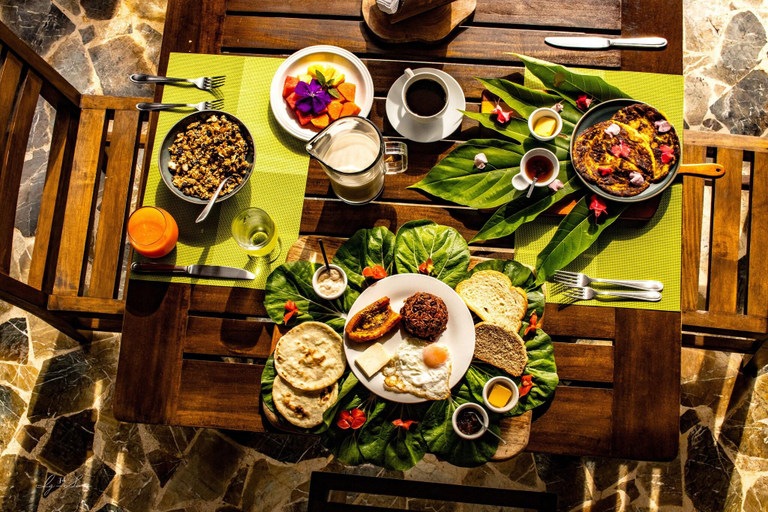 Food & Drinks 4, Macaw Lodge, Turrubares