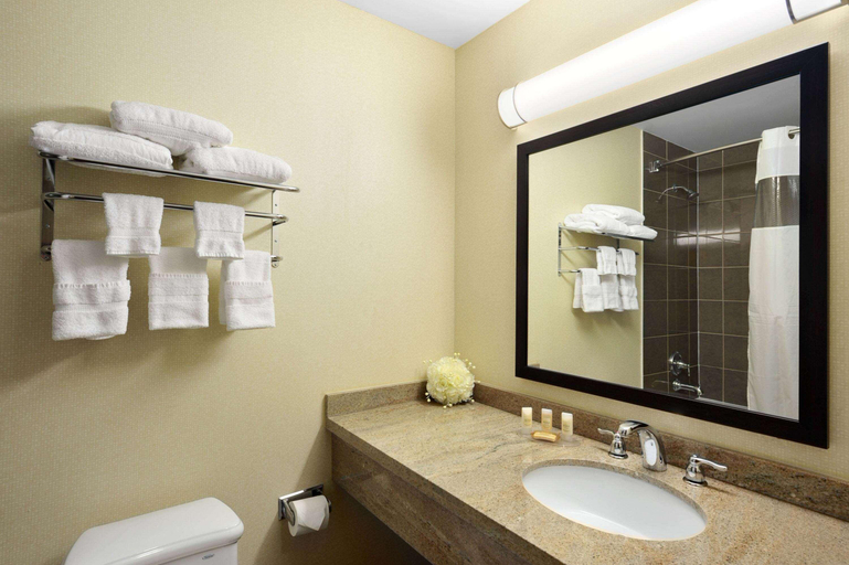 Bedroom 3, Days Inn by Wyndham Brampton, Peel