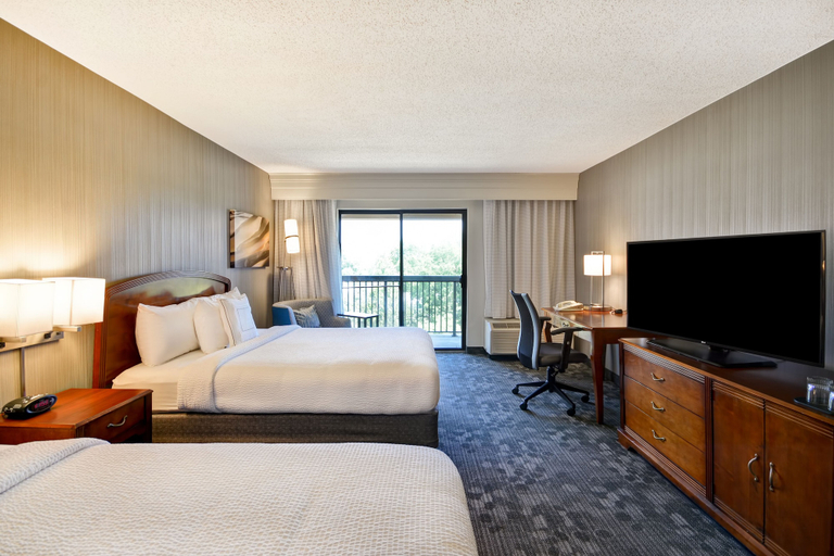 Bedroom 2, Courtyard by Marriott Springfield, Fairfax