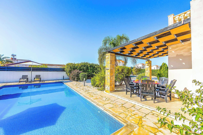 Others 5, Villa Eliza