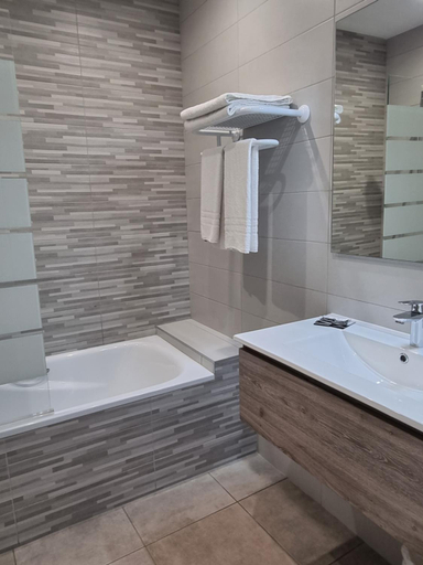 Bathroom 2, Hotel AMBEILLE Vue Mer, Pyrénées-Orientales