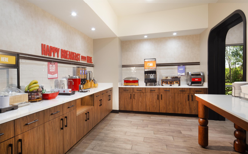 Food & Drinks 5, Hampton Inn by Hilton Tampa Fairgrounds Casino, Hillsborough