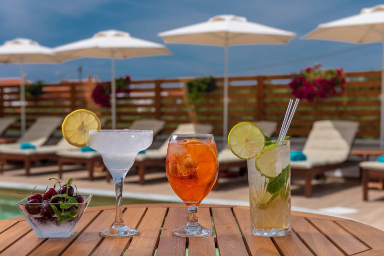 Food & Drinks 4, Dandelion Suites, Central Macedonia