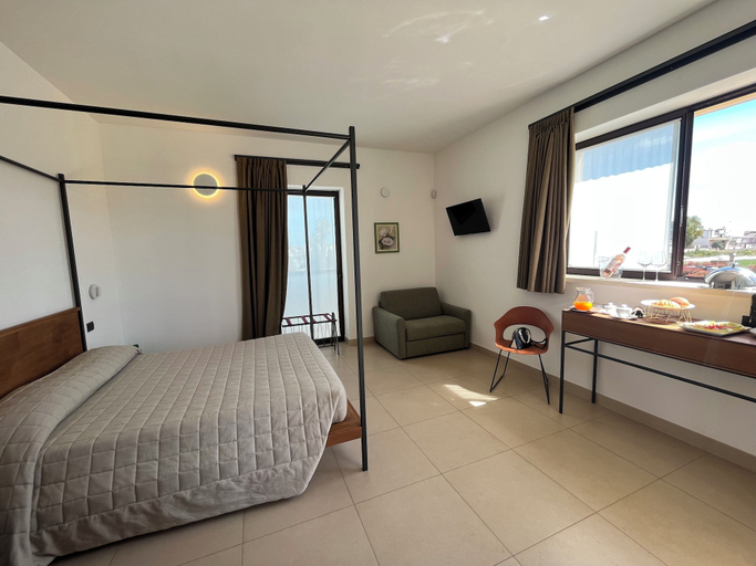 Bedroom 1, Masseria Rifisa AgriResort, Lecce
