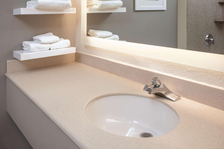 Bathroom 3, La Quinta Inn & Suites by Wyndham Dublin - Pleasan, Alameda
