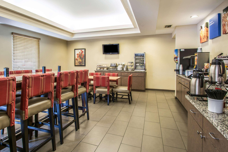 Food & Drinks 5, Comfort Inn & Suites Deland - Near University, Volusia